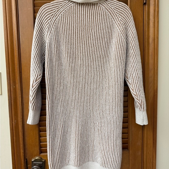 Olive & Oak V-Neck Sweater - Cream and White - Picture 4 of 5
